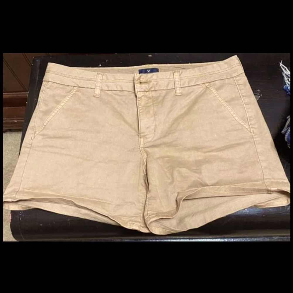 American Eagle Khaki Shorts sz 12